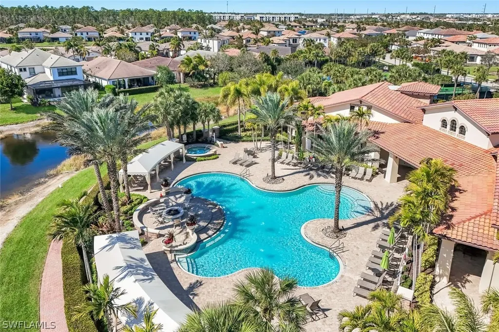 9469 Greenleigh Court Naples FL 34120