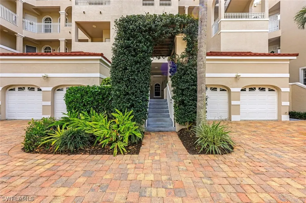 1610 Clermont Drive Naples FL 34109