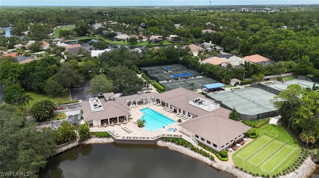 547 Cormorant Cove Naples FL 34113