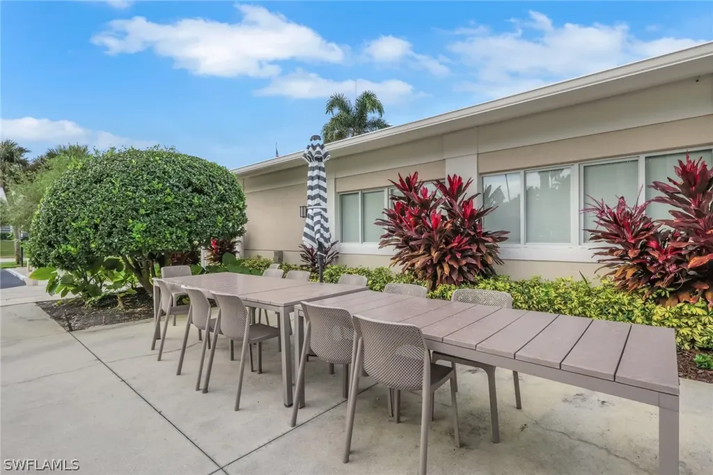 682 Broad Avenue S Naples FL 34102