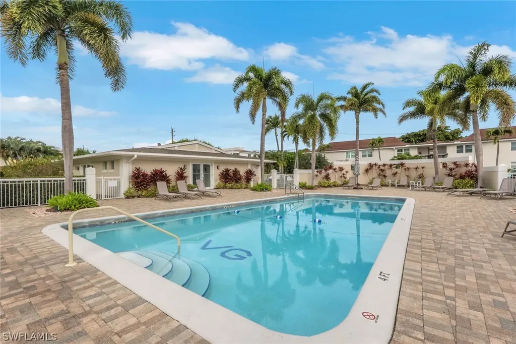 682 Broad Avenue S Naples FL 34102