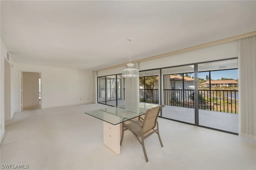 Naples FL, 517 Lake Louise Circle, Unit 201