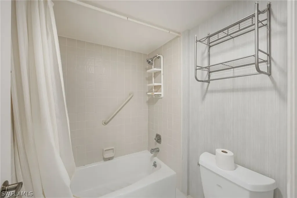 517 Lake Louise Circle Naples FL 34110