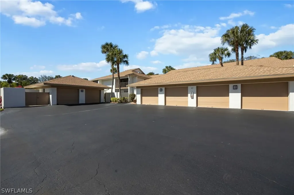 517 Lake Louise Circle Naples FL 34110