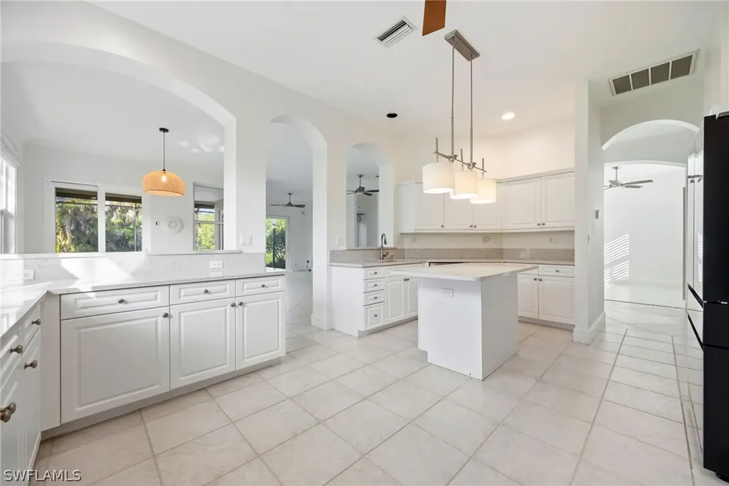 982 Fountain Run Naples FL 34119