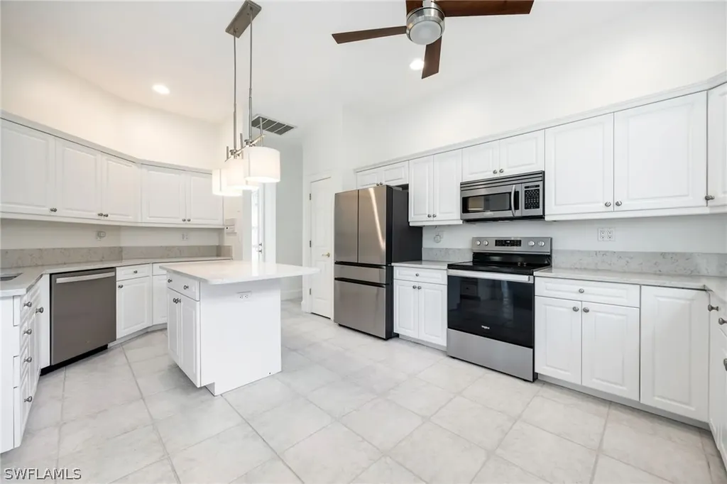 982 Fountain Run Naples FL 34119