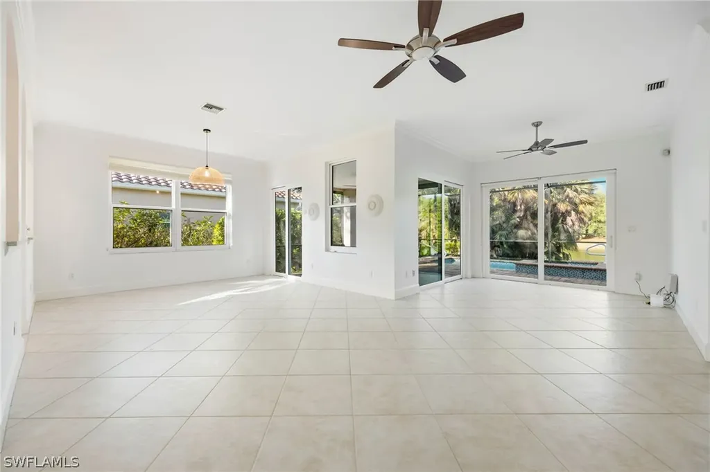 982 Fountain Run Naples FL 34119