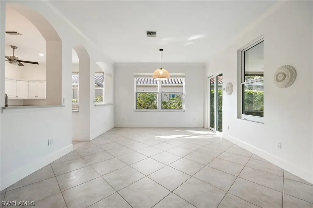 982 Fountain Run Naples FL 34119