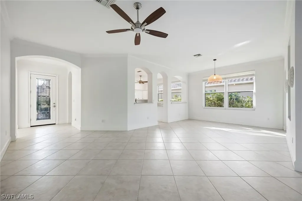 982 Fountain Run Naples FL 34119