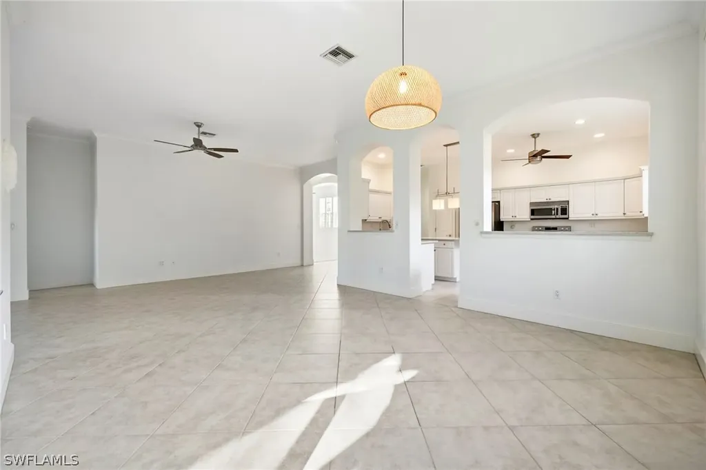 982 Fountain Run Naples FL 34119