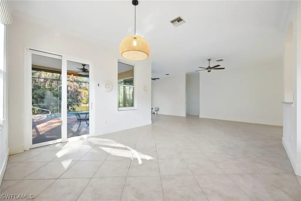 982 Fountain Run Naples FL 34119