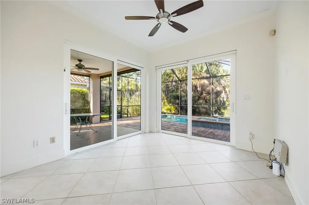 982 Fountain Run Naples FL 34119