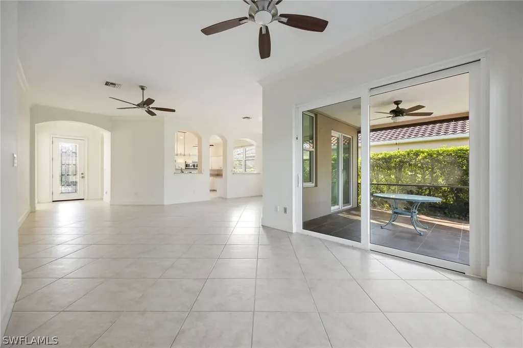982 Fountain Run Naples FL 34119