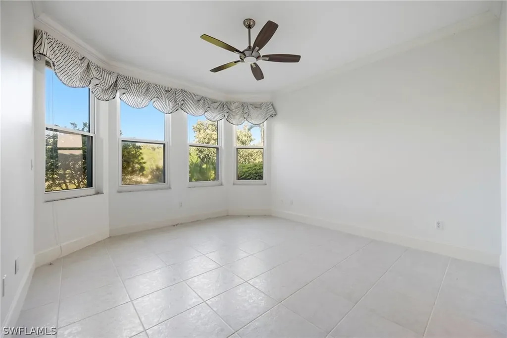982 Fountain Run Naples FL 34119