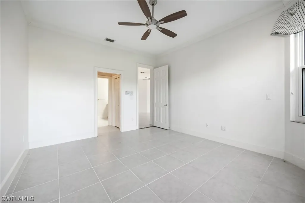 982 Fountain Run Naples FL 34119