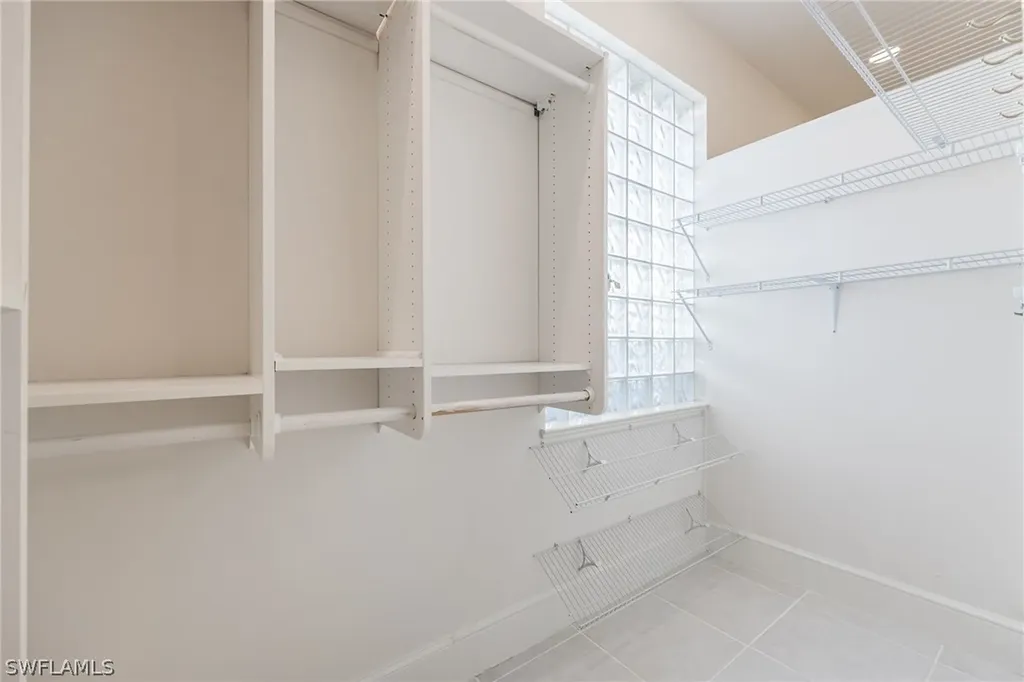 982 Fountain Run Naples FL 34119