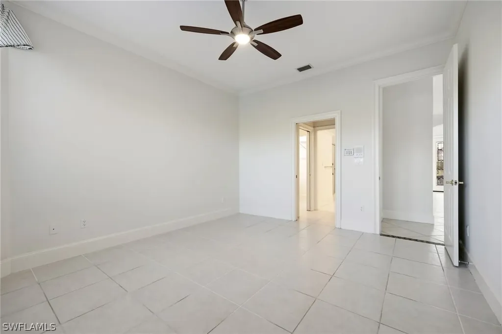 982 Fountain Run Naples FL 34119