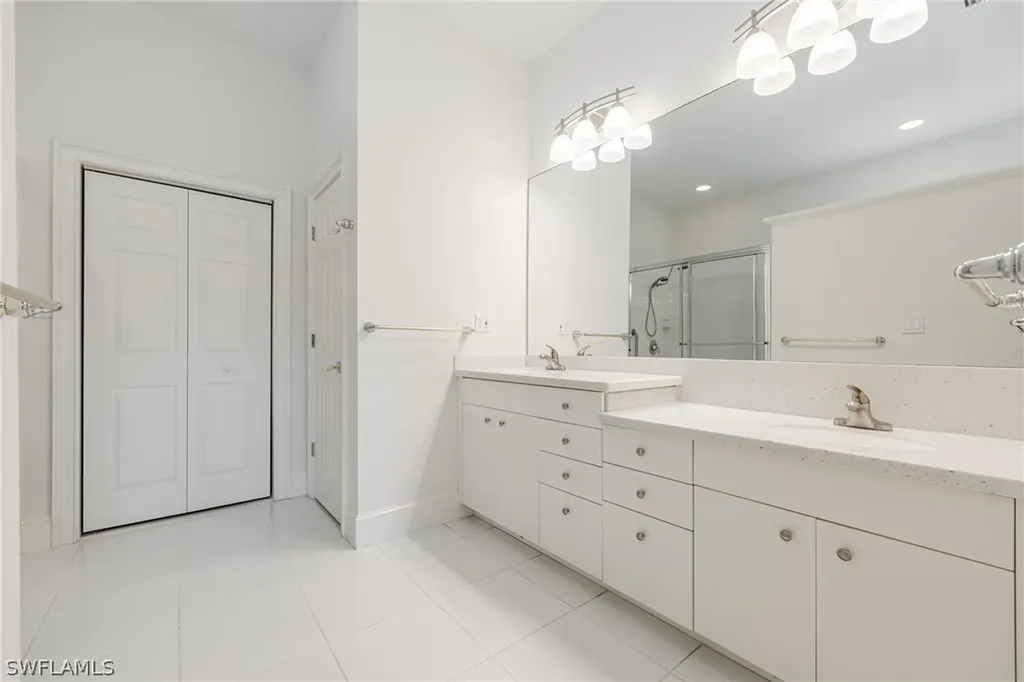 982 Fountain Run Naples FL 34119