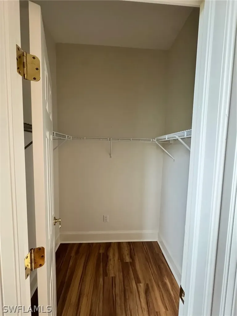 982 Fountain Run Naples FL 34119