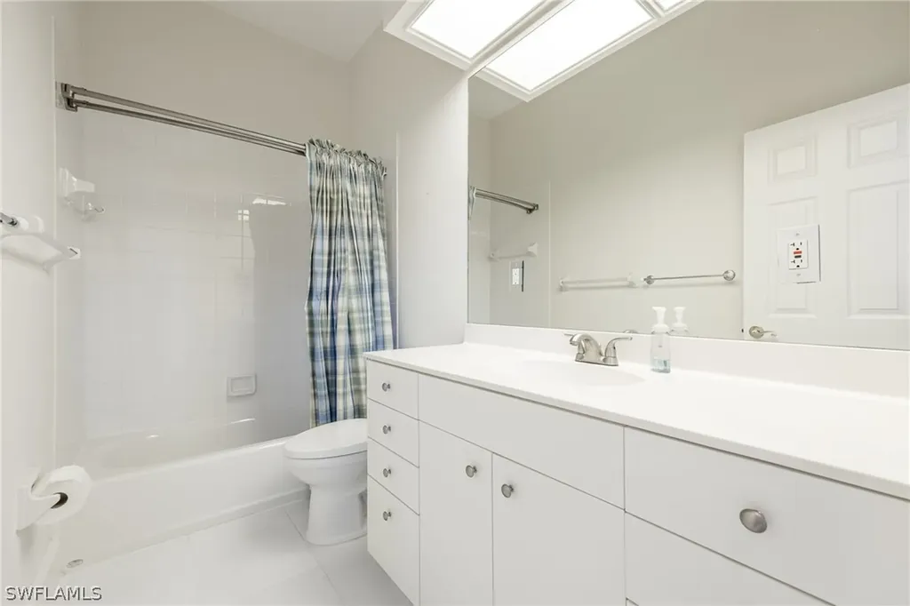 982 Fountain Run Naples FL 34119