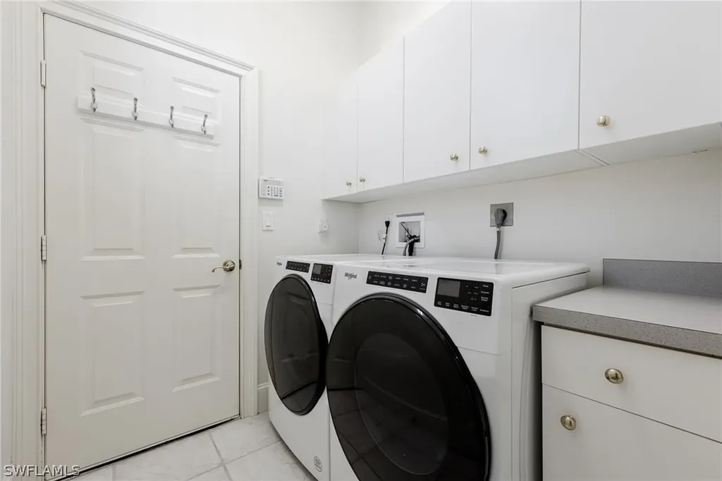 982 Fountain Run Naples FL 34119