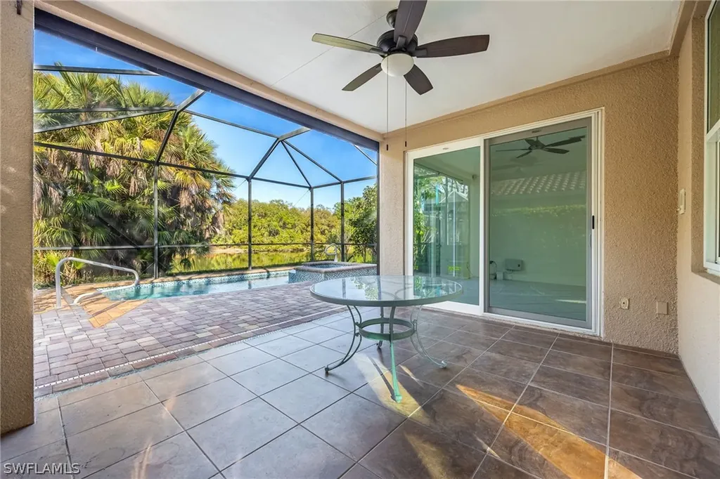 982 Fountain Run Naples FL 34119