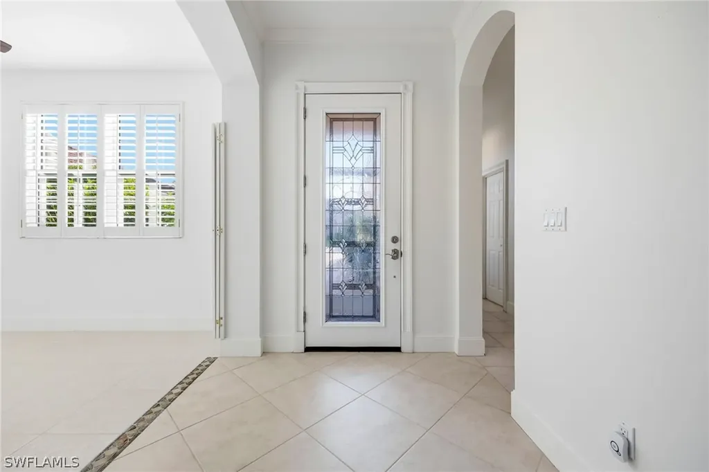 982 Fountain Run Naples FL 34119