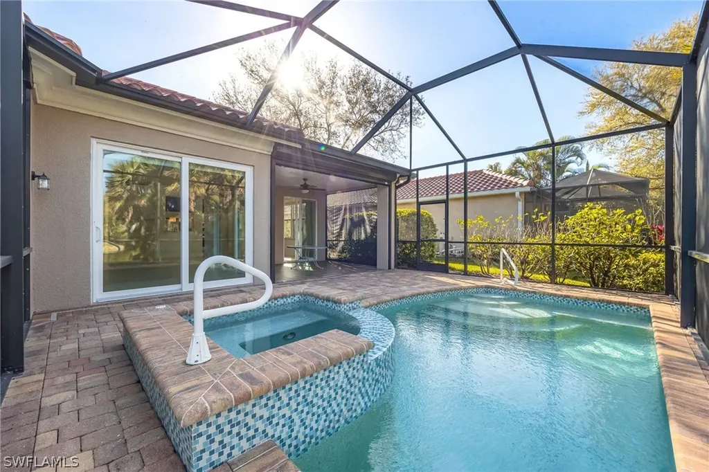 982 Fountain Run Naples FL 34119