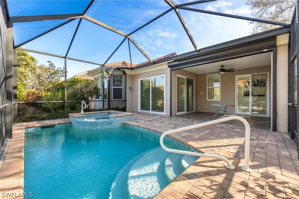 982 Fountain Run Naples FL 34119