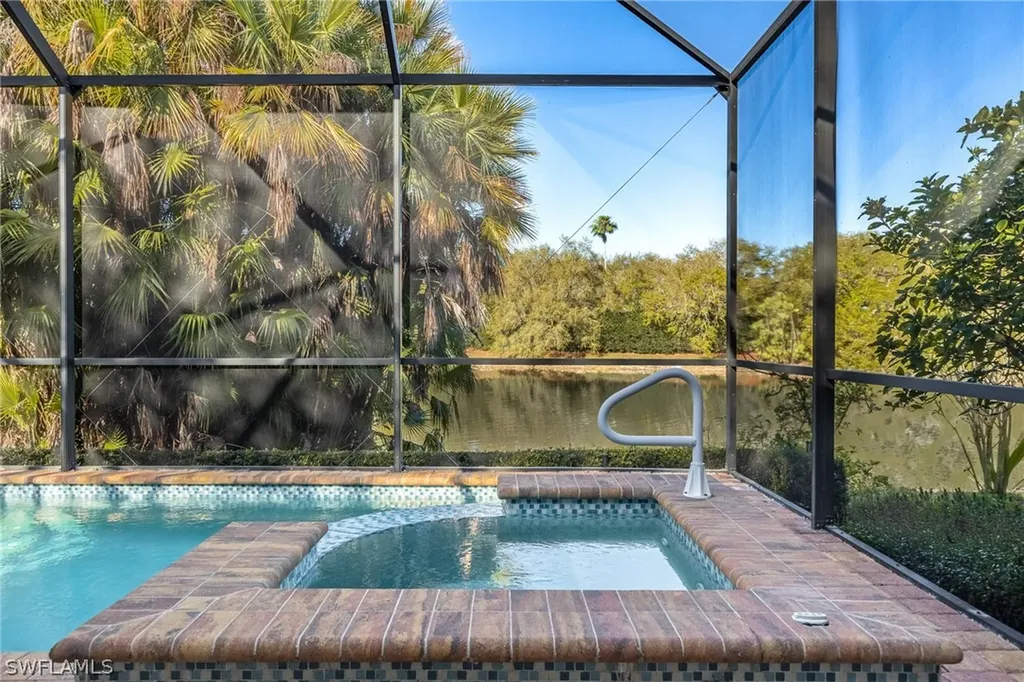 982 Fountain Run Naples FL 34119