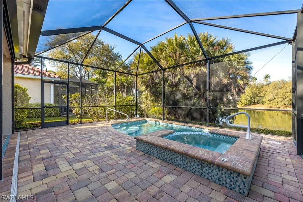 982 Fountain Run Naples FL 34119