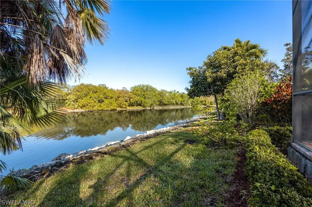982 Fountain Run Naples FL 34119