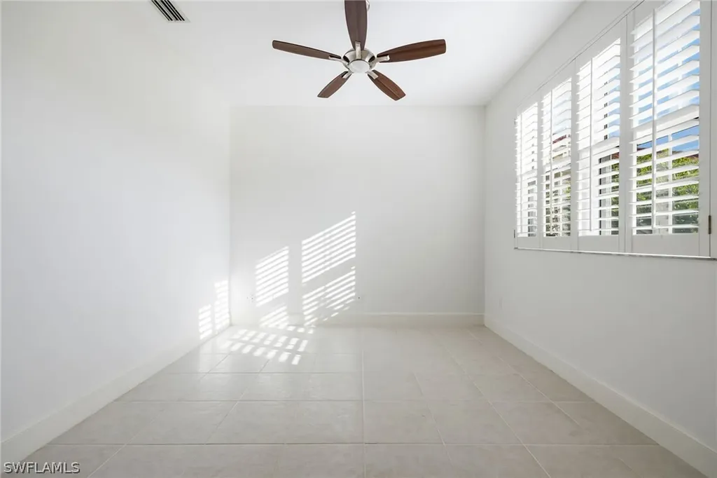 982 Fountain Run Naples FL 34119