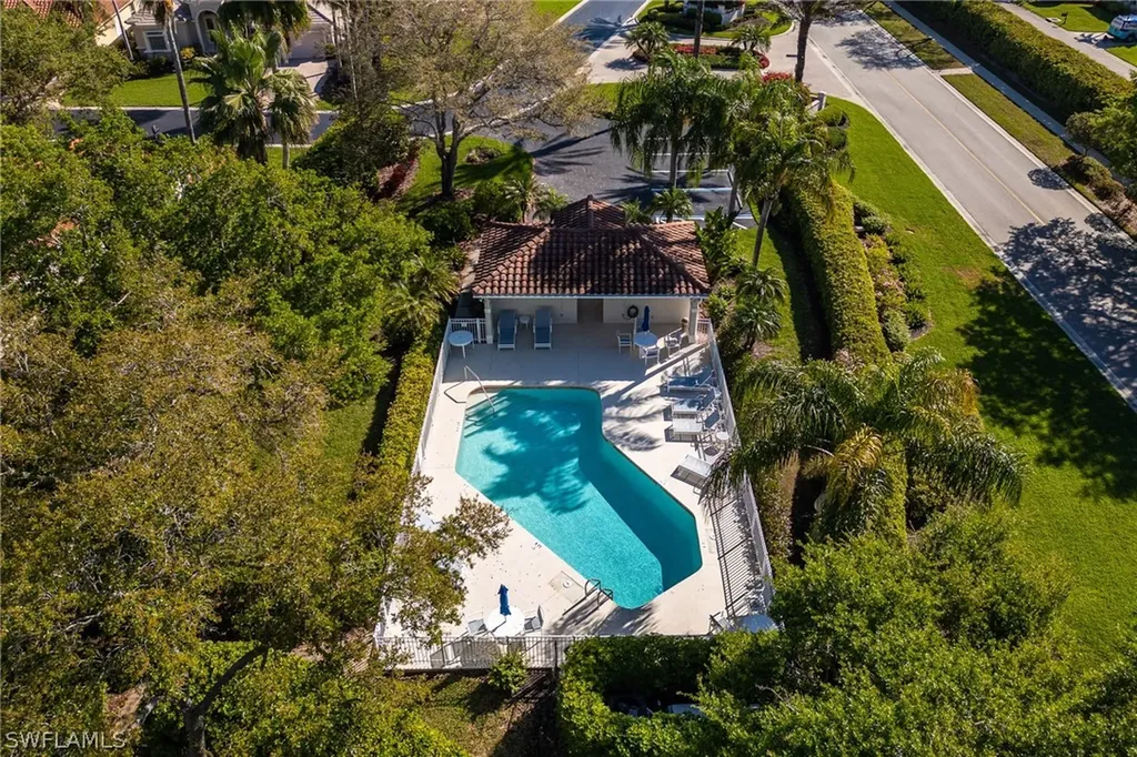 982 Fountain Run Naples FL 34119