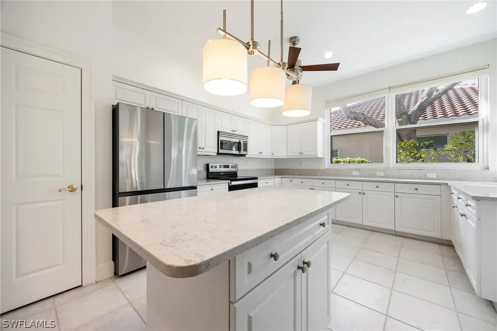982 Fountain Run Naples FL 34119
