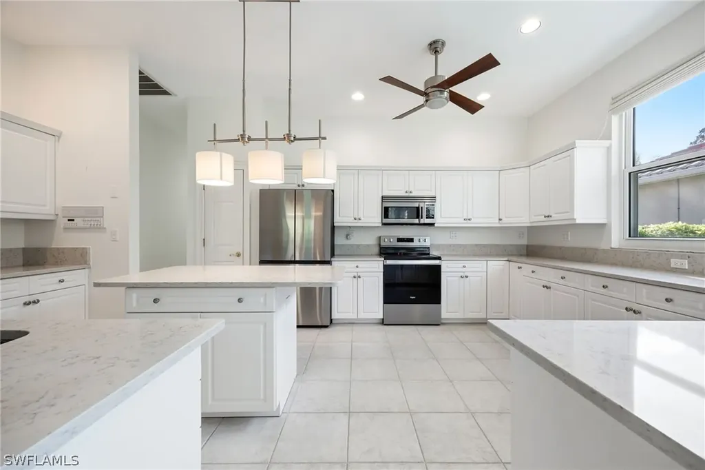 982 Fountain Run Naples FL 34119