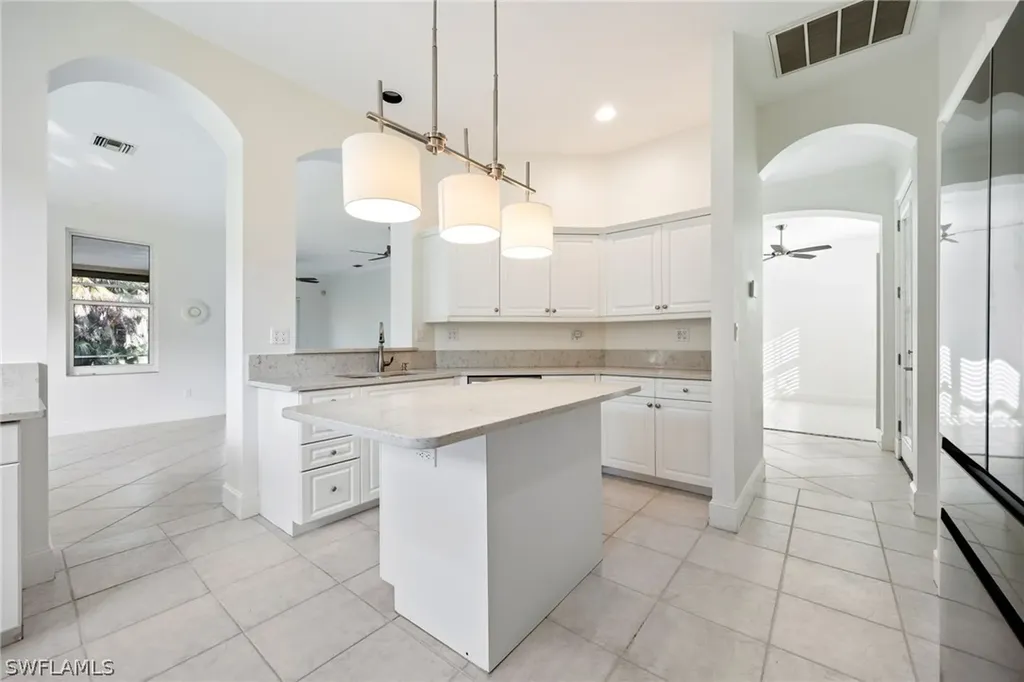 982 Fountain Run Naples FL 34119
