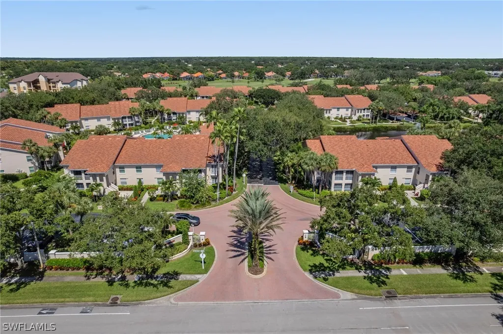 102 Tuscana Court Naples FL 34119