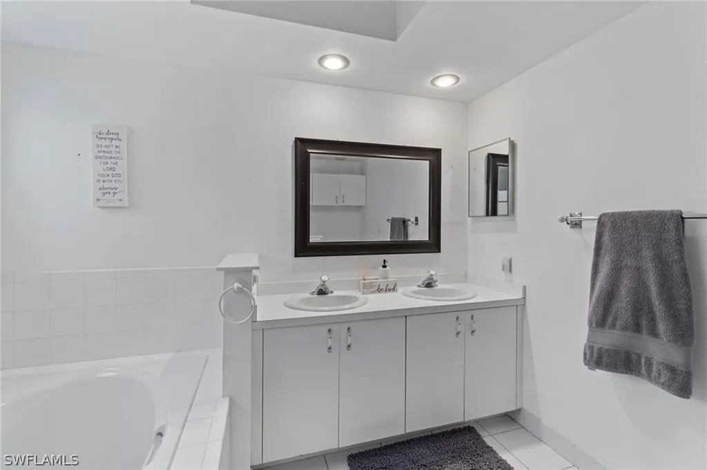 102 Tuscana Court Naples FL 34119