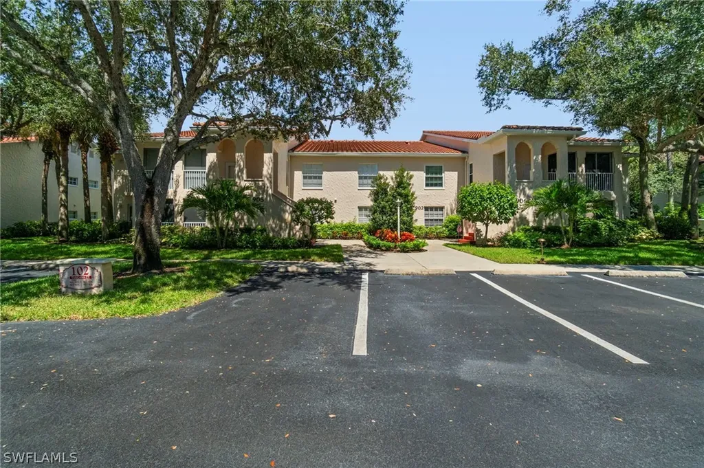 102 Tuscana Court Naples FL 34119