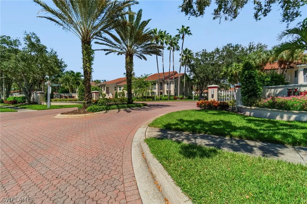 102 Tuscana Court Naples FL 34119