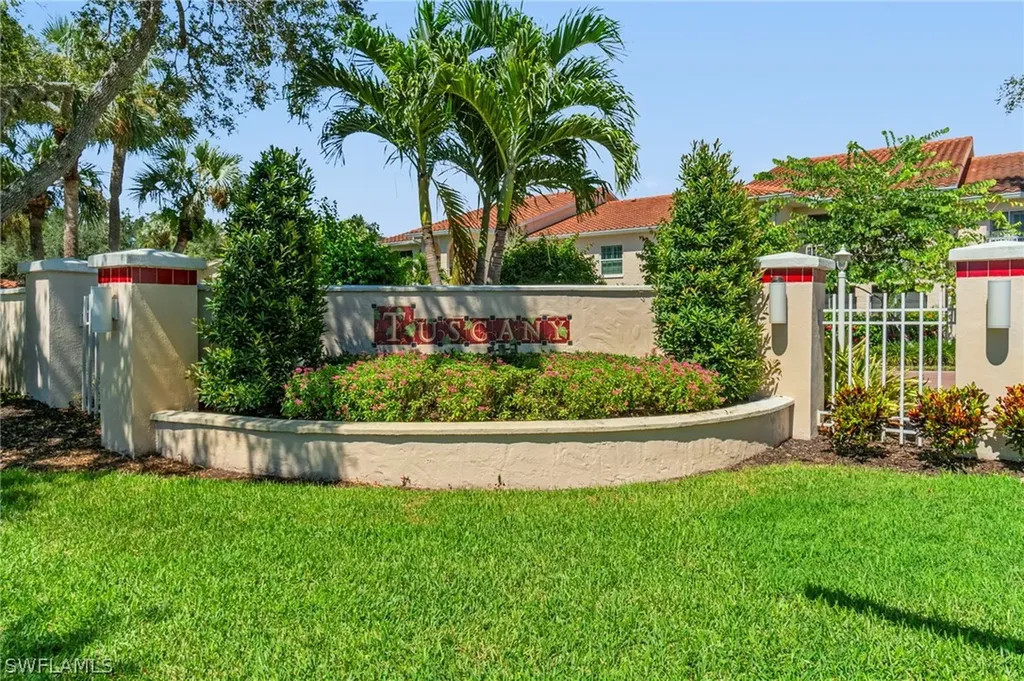 102 Tuscana Court Naples FL 34119
