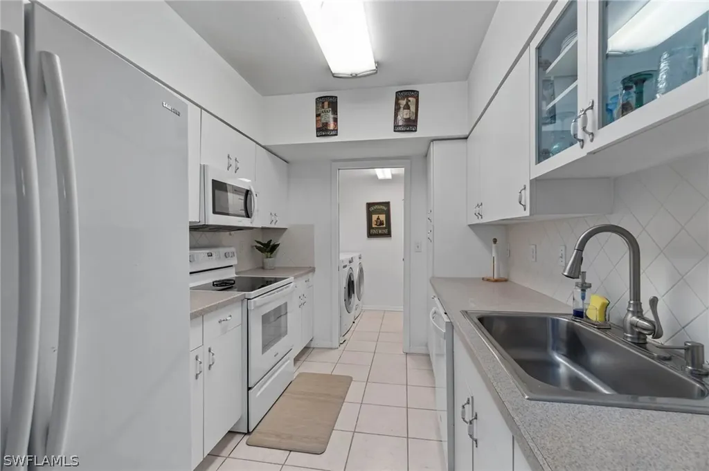102 Tuscana Court Naples FL 34119