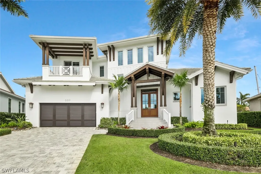 689 Pelican Court Marco Island FL 34145