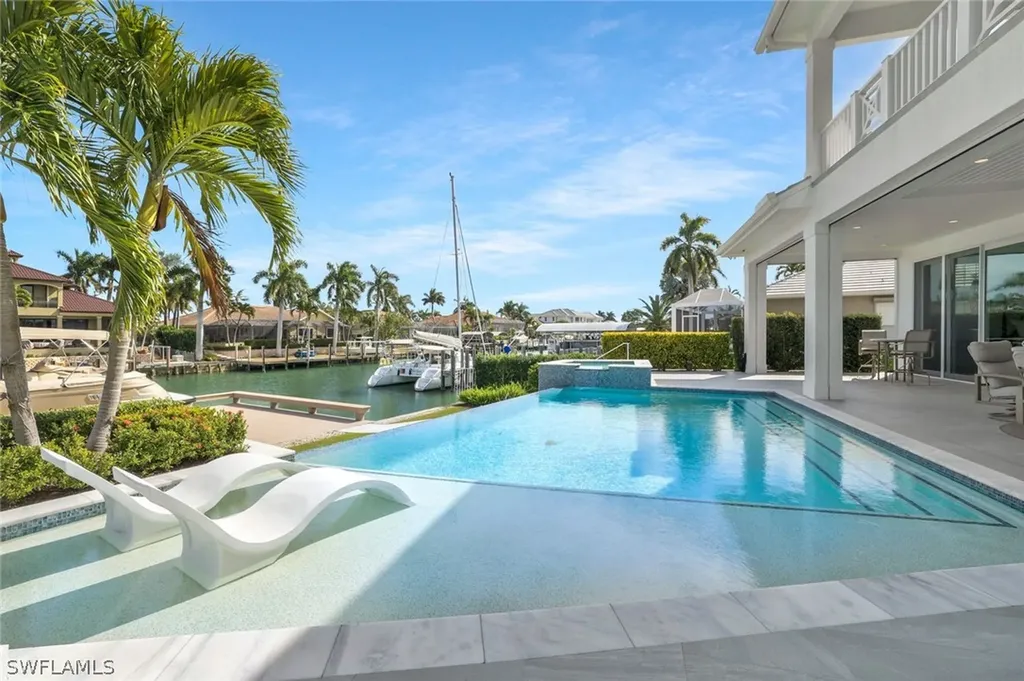 689 Pelican Court Marco Island FL 34145