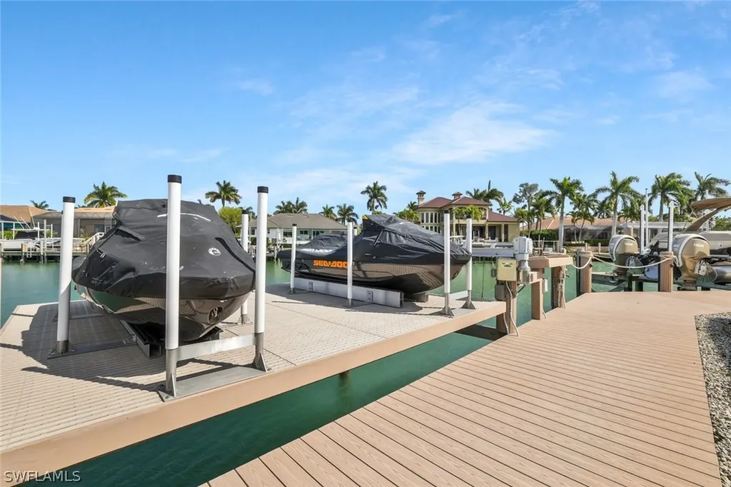 689 Pelican Court Marco Island FL 34145