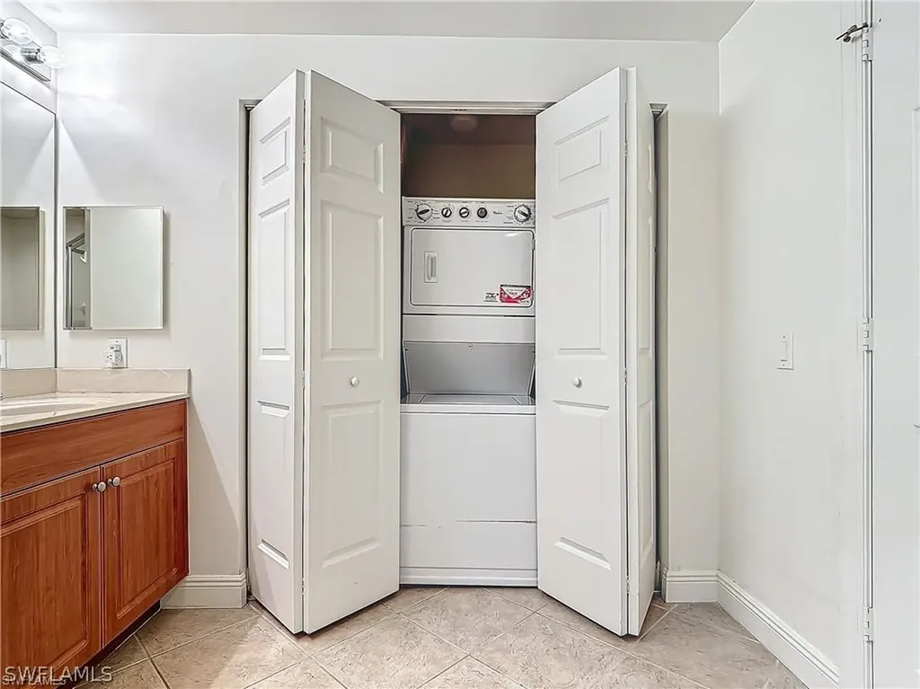 2745 1st Street Fort Myers FL 33916