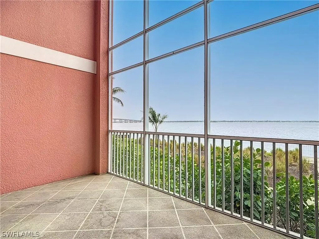 2745 1st Street Fort Myers FL 33916