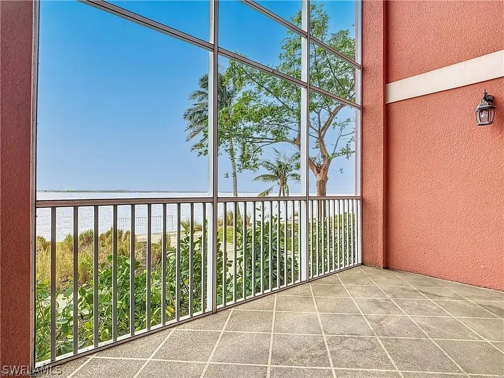 2745 1st Street Fort Myers FL 33916