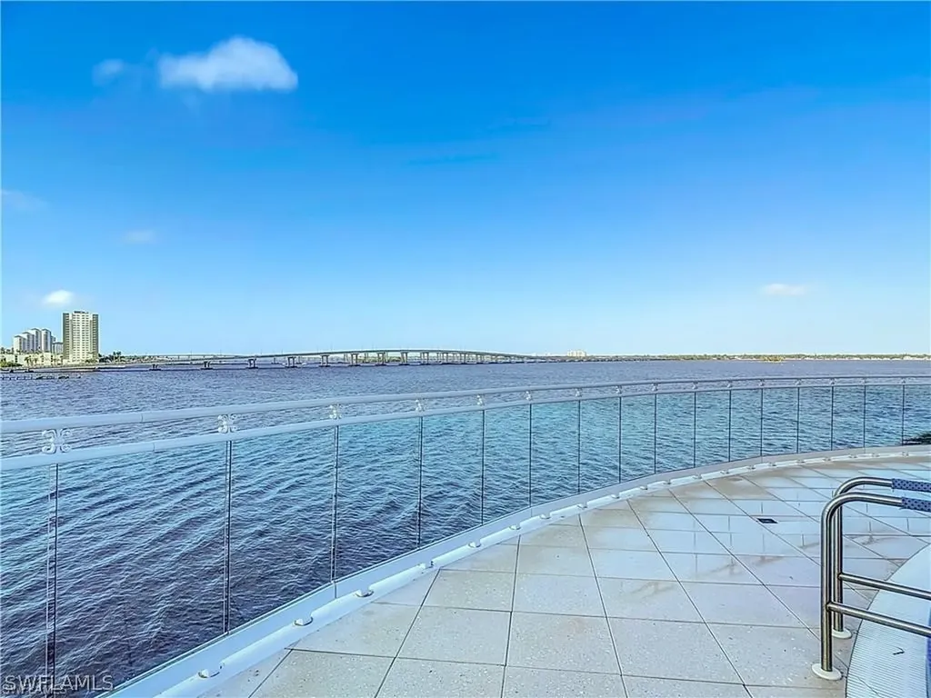 2745 1st Street Fort Myers FL 33916